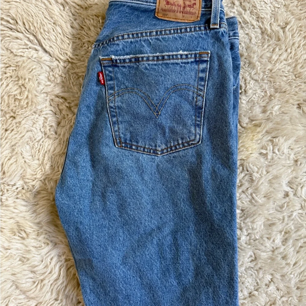 Levi's High Rise Light Blue Women's Jeans - Picture 2 of 3